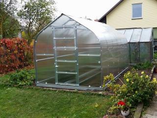 Zahradní skleník z polykarbonátu Covernit Standard 6 m  + Automatické otvírače oken + Zahradní konev + Mulčovací textilie + Sada těsnění Délka…