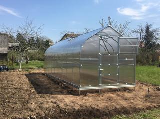 Zahradní skleník z polykarbonátu Covernit Standard 8 m  + Automatické otvírače oken + Zahradní konev + Mulčovací textilie + Sada těsnění Délka…