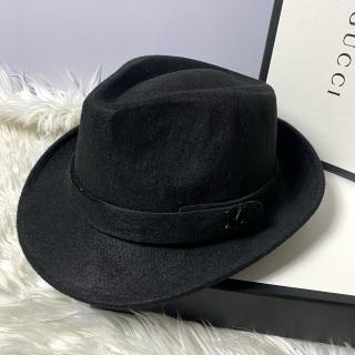 Černý klobouk s ozdobným emkem MAMORY