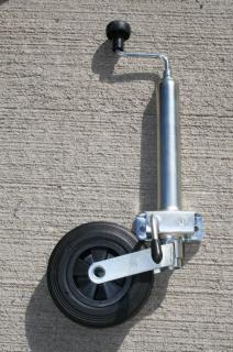 Doplňek pro přívěs: Podpěrné kolečko s klemou . Roura průměr 48 mm.