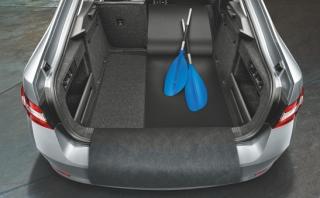 Gumotextilní rozkládací koberec do kufru s ochranou nárazníku Škoda Superb III  - combi