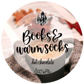 Vonný vosk: Horká čokoláda  Vůně svíčky BOOKS AND WARM SOCKS