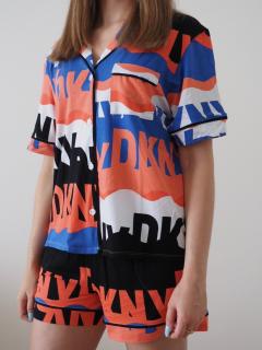 DKNY dámské pyžamo - multi logo Velikost: M
