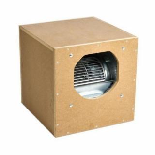 Airbox 7000 m³/h - odhlučněný ventilátor (Odhlučněný a zaboxovaný ventilátor Airbox 7000 m³/h, který je v boxu pevně uchycen.)