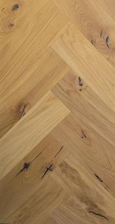 BARLINEK-Třívrstvá dřevěná podlaha-Dub Toffee Herringbone 130, 14x130x725mm, bal 0,65m2  (Třídění COU, hnědý pigment+oxidační olej,kartáč, mikro 4V)