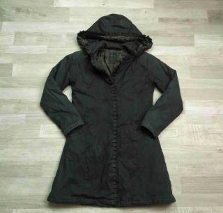 kabát zimní plátěný černý s volánky vel 158