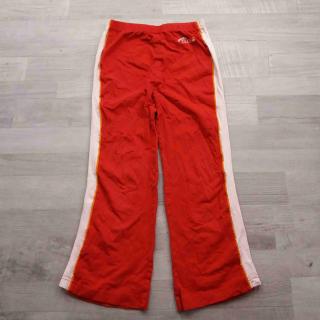 kalhoty od pyžama červené s nápisem vel 140