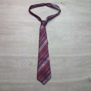 kravata modročervenošedá se vzorem