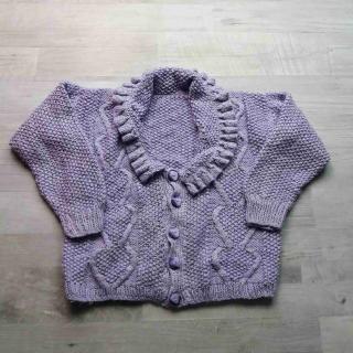 svetr pletený propínací fialový se vzorem a volánky vel 116