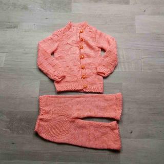svetr s kalhotami růžový se vzorem vel 86