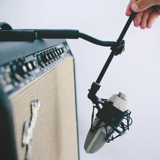 Wishbone The Amp Hook - držák mikrofonu na kombo