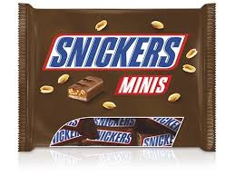 Snickers Minis 333g  (Mléčná čokoláda plněná jemným cukrovým krémem (16%), karamelem (27%) a praženými arašídy (22%))