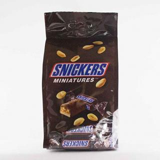 Snickers Minis Pouch 220g (Mléčná čokoláda plněná jemným cukrovým krémem (16%), karamelem (27%) a praženými arašídy (22%))