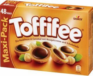 Toffifee  400g (Celá jádra lískových ořechů (10%) v karamelu (14%) s lískoořechovým krémem (37%) a čokoládou (12%).)