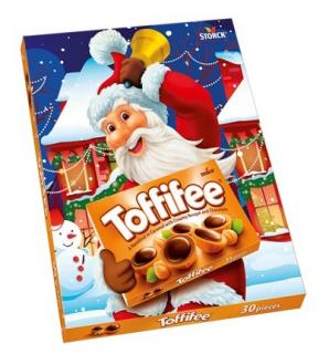 Toffifee vánoční Santa 250g - DMT 01.06.2023 (Celá jádra lískových ořechů (10%) v karamelu (14%) s lískoořechovým krémem (37%) a čokoládou (12%).)