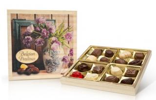 Tulipány - belgické pralinky v dřevěné dóze 200g   (Bonboniera obsahuje výborné plněné pralinky z belgické čokolády v luxusní dřevěné dóze s motivem květiny.)