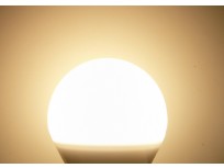 stmívatelna LED žárovka E27 9W teplá bílá, denní bílá, bílá | MaxLumen.cz Barva světla: teplá bílá