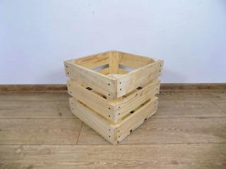 Dřevěná bedýnka ČTVERCOVÁ 30X30X25 Další úpravy: Nalakování bedýnek ekologickým lakem, Povrchová úprava: Barevná/patinovaná