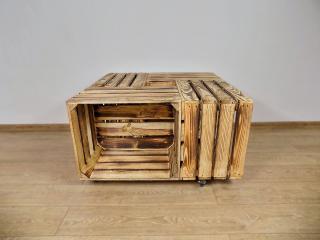 Stůl z dřevěných bedýnek Další úpravy: Voskování bedýnek 100% včelím voskem, Povrchová úprava: Opálená