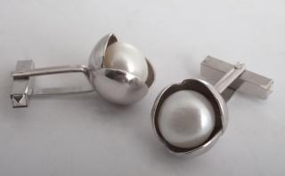 Dámské manžetové knoflíčky Bowpearls s perlou Materiál: Stříbro 925/1000, Barva perly: Bílá
