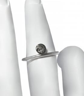 Dámský stříbrný minimalistický prsten Luna s černou placičkou Velikost prstenu: 41 (13,0mm)
