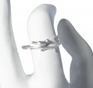 Dámský stříbrný prsten s ptáčkem Materiál: Zlato 585/1000, Velikost prstenu: 59 (18,8mm)
