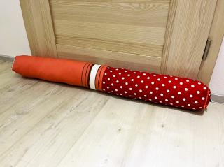 Protiprůvaňák - těsnící ochrana proti průvanu POMIS Červený puntík 150 cm