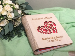 Svatební fotoalbum Exclusive A4 - Srdce Orientace: Na šířku, Přední list: Sytě růžový