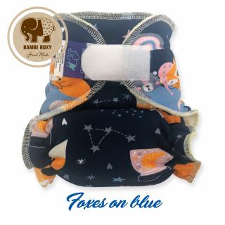 Novorozenecká kalhotová plena Bambi Roxy na suchý zip - Foxes on blue (obsahuje dlouhou vkládací plenu)