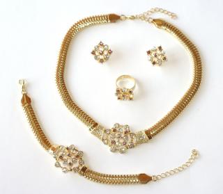 Set šperků Fashion Jewerly - Zlatá hadí žena 1032 (pozlacený náhrdelník, náramek, prsten a naušnice)