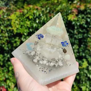 Pyramida lapis lazuli, fosforuje