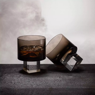 Cube whisky glass smoke