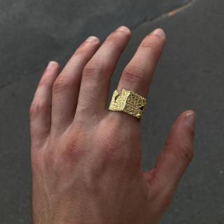 Prsten Jan Glyphs ring široký pozlacený Velikost: 64