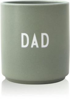 Designový porcelánový hrnek milovaný táta, 250 ml