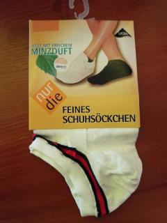 Nur Die silonové ponožky kotníkové (Německo), bílé s šedočerveným proužkem