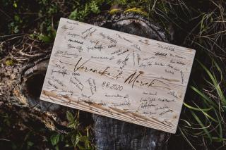 Dřevěný obraz na podpisy #elegant  Elegantní obraz na podpisy s motivem prodloužených jmen. Barva dřeva: Přírodní