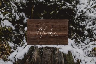 Dřevěný obraz na podpisy #lite  Obraz na podpisy s příjmením a datem svatby. Barva dřeva: Hnědá