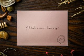 Obálka pro oznámení  Papír nebo dřevo, vždy elegantně a stylově. Barva obálky: Růžová, Potisk obálky (od 10 kusů): Ano