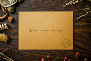 Obálka pro oznámení  Papír nebo dřevo, vždy elegantně a stylově. Barva obálky: Zlatá, Potisk obálky (od 10 kusů): Ano