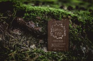 Svatební dřevěné oznámení #brown4 Vyberte dřevo: Americký ořech