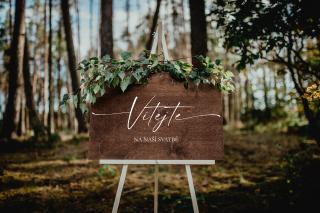 Svatební uvítací deska #welcome_5  Uvítejte Vaše hosty stylově na Vaší svatbě. Barva dřeva: Hnědá
