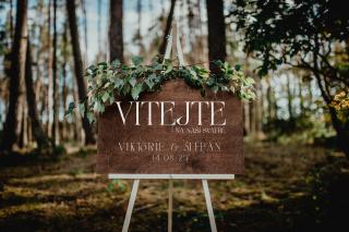 Svatební uvítací deska #welcome_7  Uvítejte Vaše hosty stylově na Vaší svatbě. Barva dřeva: Hnědá