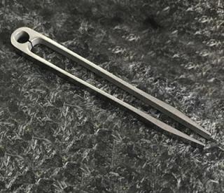 Titanové kovové párátko pinzeta nástroj na čištění uší uchošťour na klíče klíčenka Titanová pinzeta