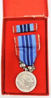 Medaile Za pracovní věrnost, II. vydání, stříbro, punc.925 - ZUKOV