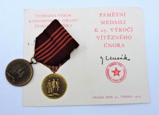 Pamětní medaile k 25. výročí vítězného února + dekret