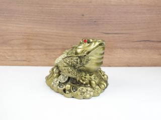Třínohá žába střežící mince