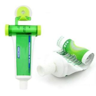 Závěsný vytlačovač tub zubní pasty