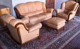 Luxusní italská kožená sedací souprava 3+1+1 + taburet, značky NIERI