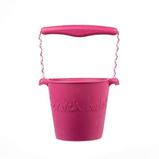 Scrunch Dětský silikonový kbelíček na písek Cherry red - sytě růžový