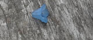 plastový korálek zvonek, 14 x 10 mm, modrý